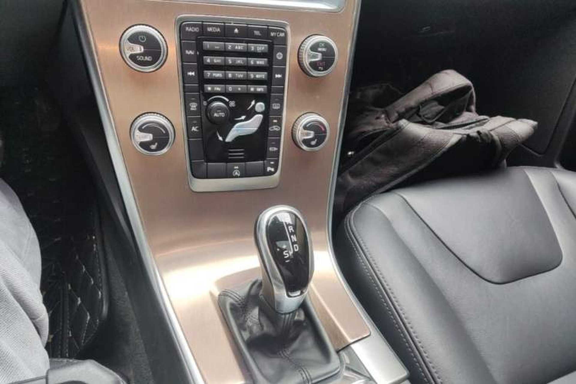 Used Volvo XC60 2016 T5 Smart Upgrade Model Gear Lever