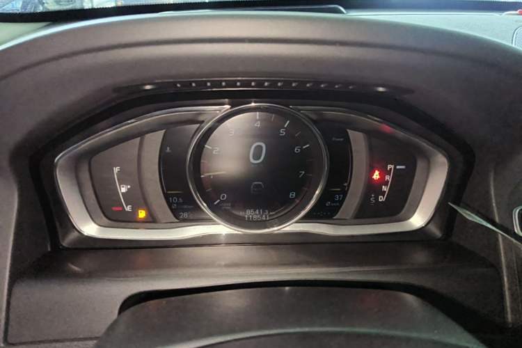 Used Volvo XC60 2016 T5 AWD Zhiyuan Edition Instrument Cluster