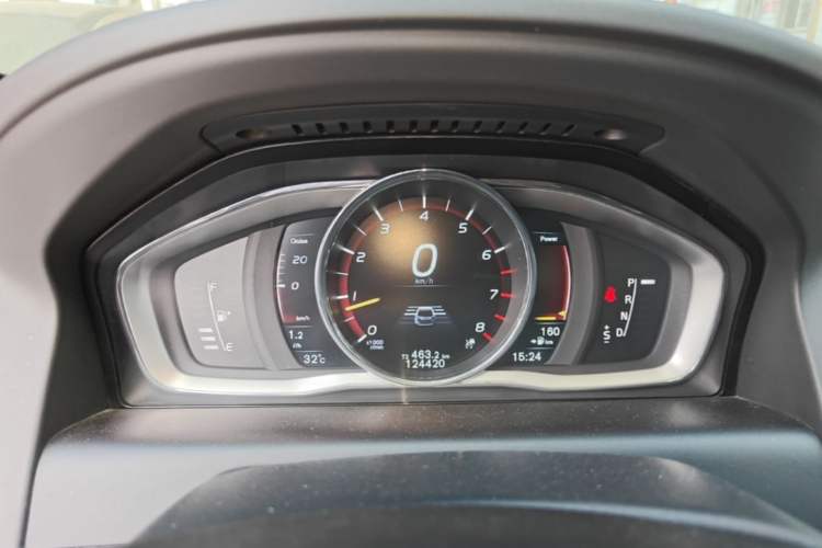 Used Volvo XC60 2016 T5 AWD Zhiyuan Edition Instrument Cluster