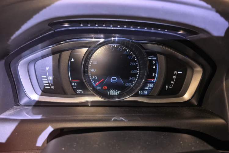 Used Volvo XC60 2016 T5 AWD Zhiyuan Edition Instrument Cluster