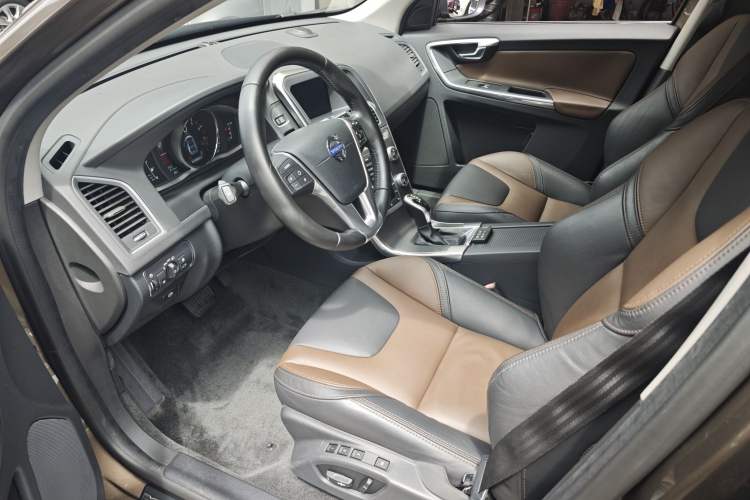 Used Volvo XC60 2016 T5 Smart Version Interior 3