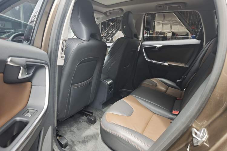 Used Volvo XC60 2016 T5 Smart Version Interior 4