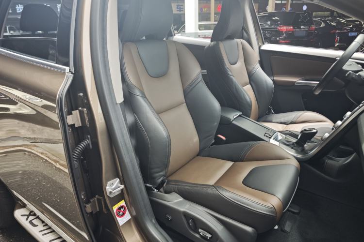 Used Volvo XC60 2016 T5 Smart Version Interior 5