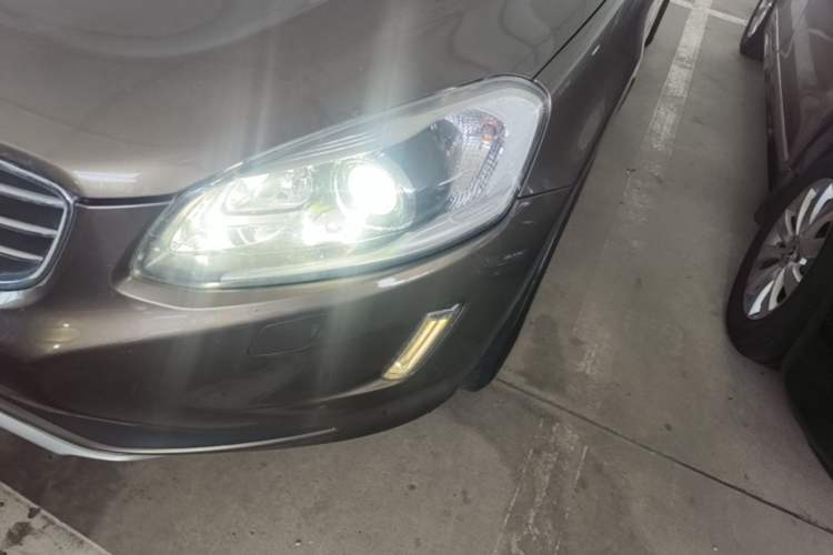 Used Volvo XC60 2016 T5 Smart Version Left Front Headlight