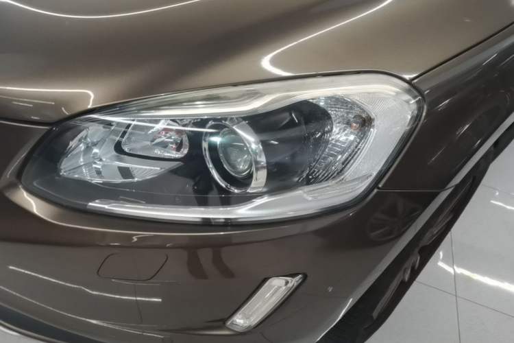 Used Volvo XC60 2016 T5 Smart Version Left Front Headlight