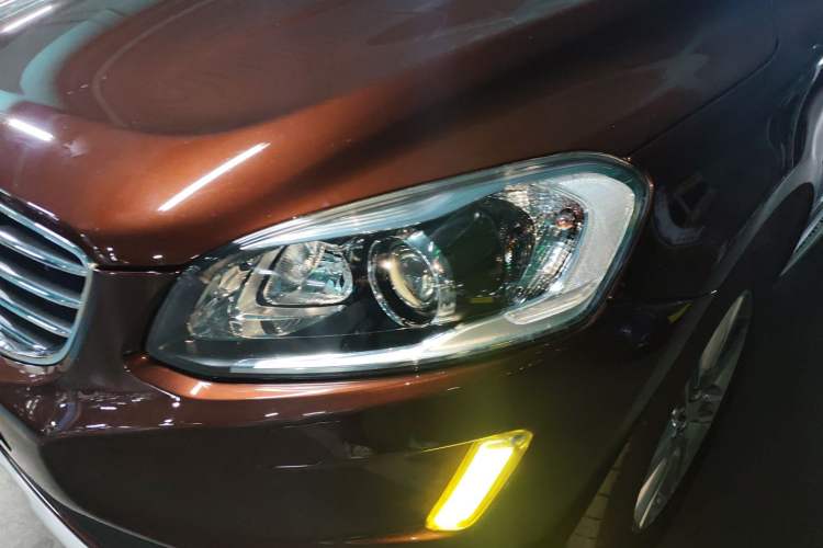 Used Volvo XC60 2016 T5 AWD Zhiyuan Edition Left Front Headlight