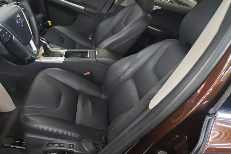 Used Volvo XC60 2016 T5 Smart Upgrade Model Left Front Seat