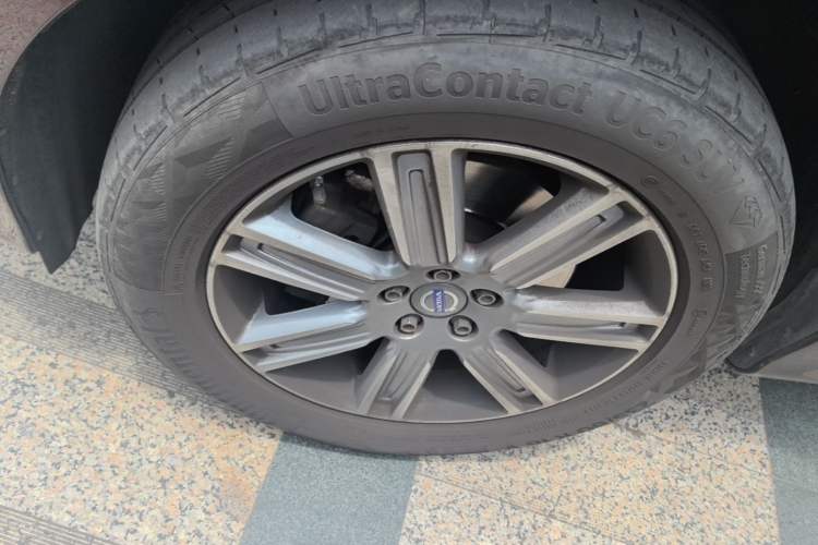 Used Volvo XC60 2016 T5 AWD Zhiyuan Edition Left Front Wheel Hub