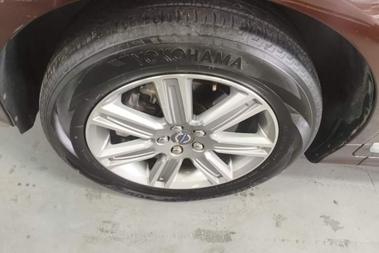 Used Volvo XC60 2016 T5 Smart Version Left Front Wheel Hub