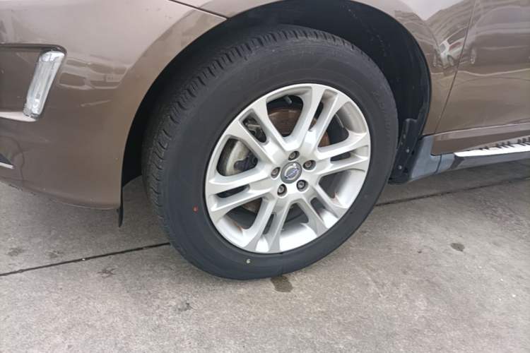 Used Volvo XC60 2016 T5 Smart Drive Edition Left Front Wheel Hub