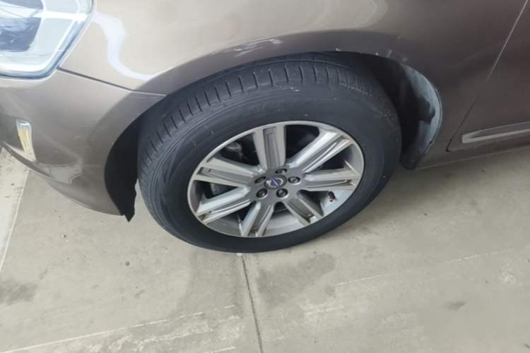 Used Volvo XC60 2016 T5 Smart Version Left Front Wheel Hub