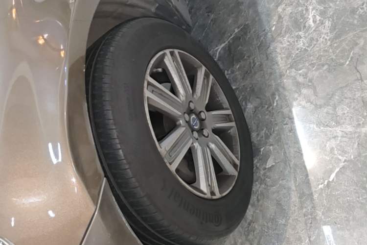 Used Volvo XC60 2016 T5 Smart Version Left Front Wheel Hub