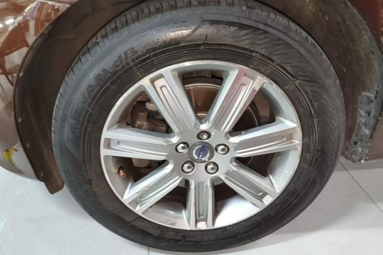 Used Volvo XC60 2016 T5 AWD Zhiyuan Edition Left Front Wheel Hub