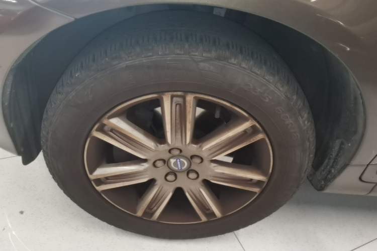 Used Volvo XC60 2016 T5 Smart Version Left Front Wheel Hub