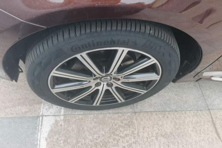 Used Volvo XC60 2016 T6 AWD Zhiyue Edition Left Front Wheel Hub