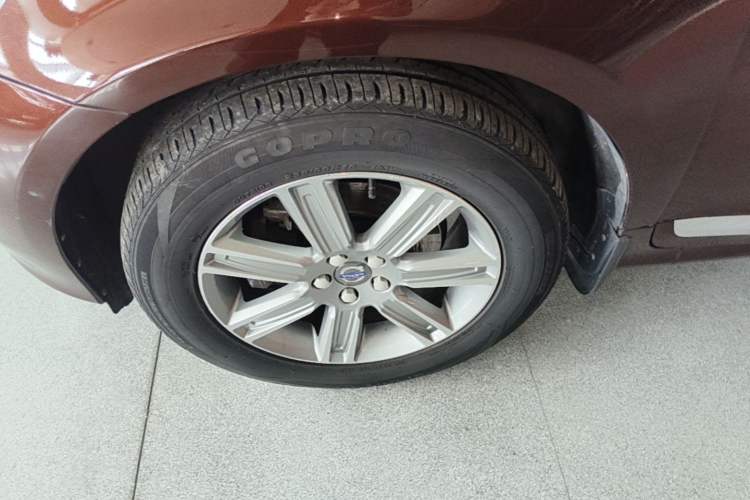 Used Volvo XC60 2016 T5 AWD Zhiyuan Edition Left Front Wheel Hub