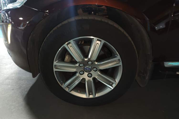 Used Volvo XC60 2016 T5 AWD Zhiyuan Edition Left Front Wheel Hub