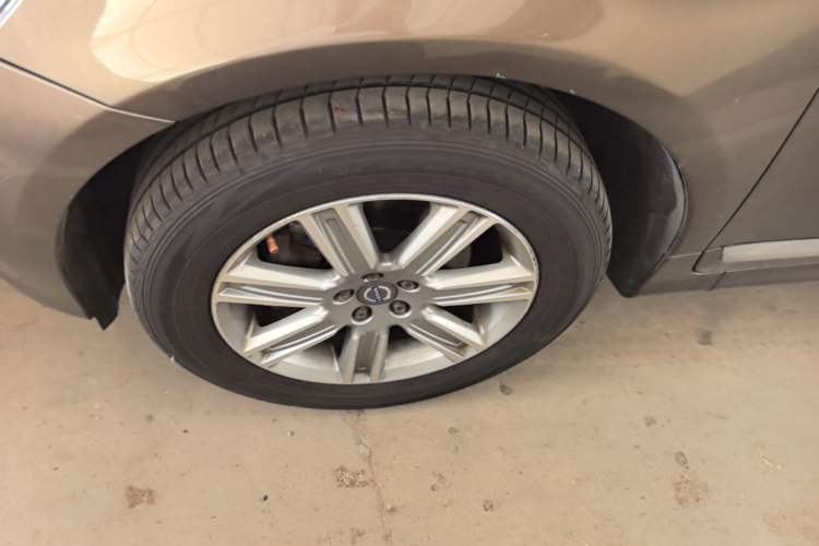 Used Volvo XC60 2016 T5 Smart Version Left Front Wheel Hub