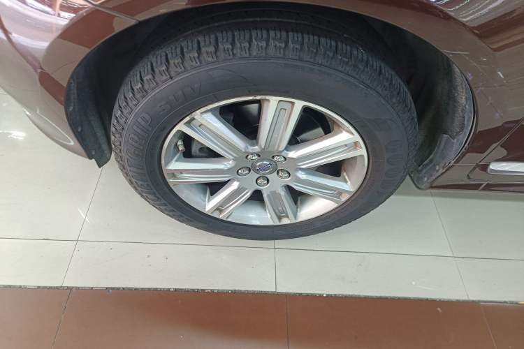 Used Volvo XC60 2016 T5 Smart Version Left Front Wheel Hub