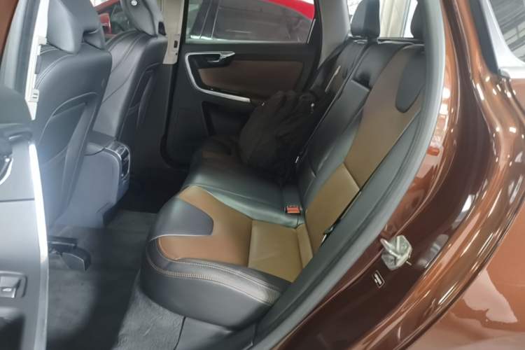 Used Volvo XC60 2016 T5 Smart Version Left Rear Seat
