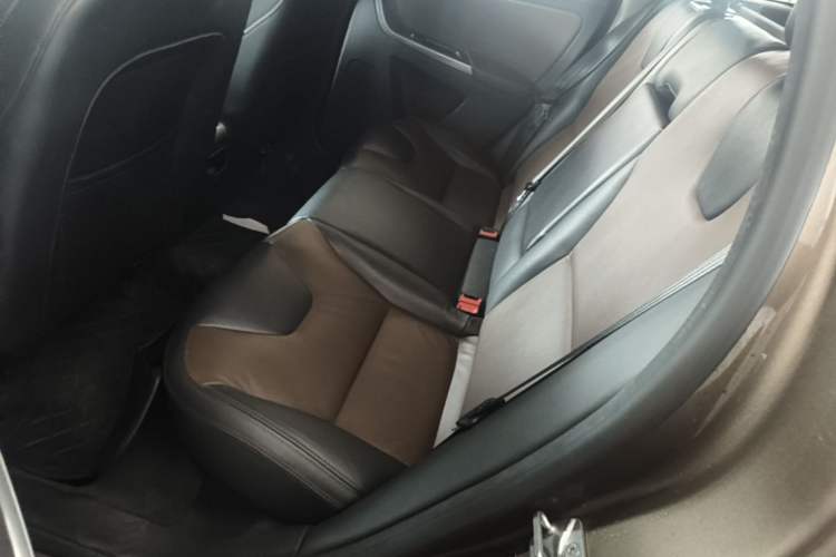 Used Volvo XC60 2016 T5 Smart Version Left Rear Seat