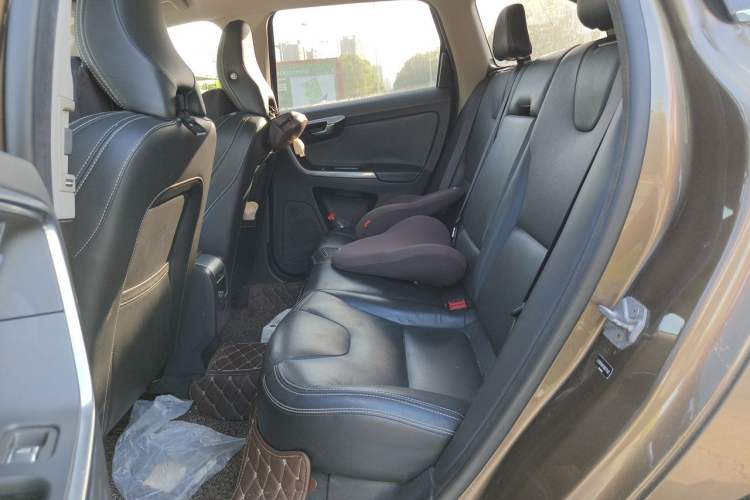 Used Volvo XC60 2016 T5 Smart Version Left Rear Seat