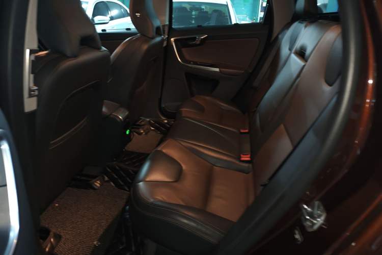 Used Volvo XC60 2016 T5 AWD Zhiyuan Edition Left Rear Seat
