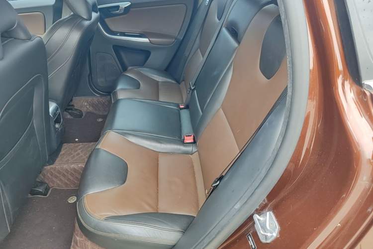 Used Volvo XC60 2016 T5 AWD Smart Drive Edition Left Rear Seat