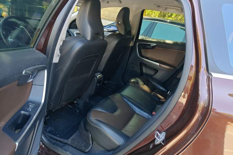 Used Volvo XC60 2016 T5 AWD Smart Drive Edition Left Rear Seat