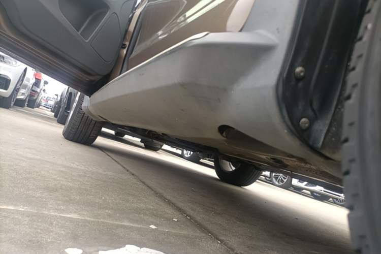 Used Volvo XC60 2016 T5 Smart Drive Edition Left Side Sill
