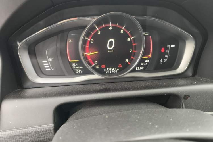 Used Volvo XC60 2016 T5 Smart Drive Edition Odometer Close Up