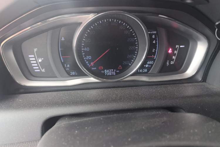 Used Volvo XC60 2016 T5 Smart Version Odometer Close Up