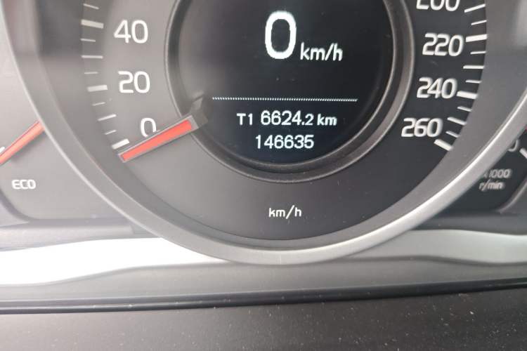Used Volvo XC60 2016 T5 Smart Upgrade Model Odometer Close Up