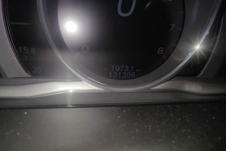 Used Volvo XC60 2016 T5 Smart Version Odometer Close Up