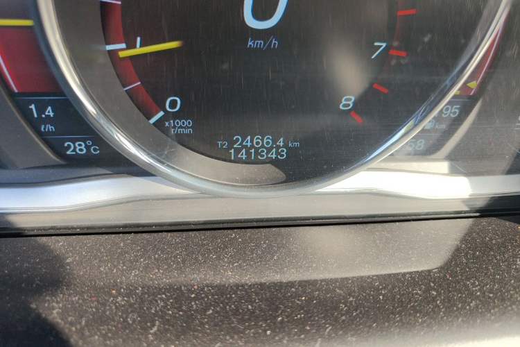 Used Volvo XC60 2016 T5 Smart Version Odometer Close Up
