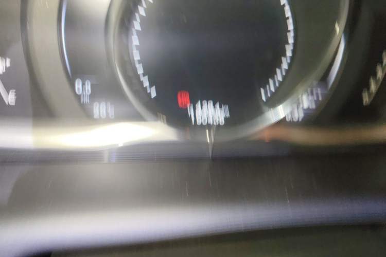 Used Volvo XC60 2016 T5 Smart Version Odometer Close Up