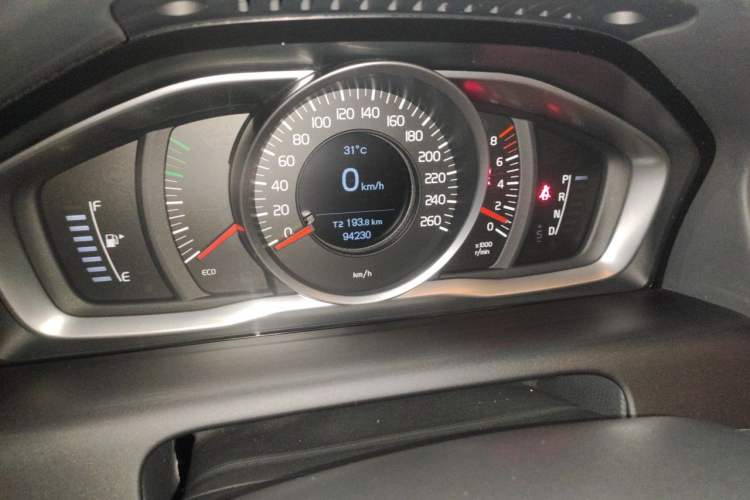 Used Volvo XC60 2016 T5 Smart Upgrade Model Odometer Close Up