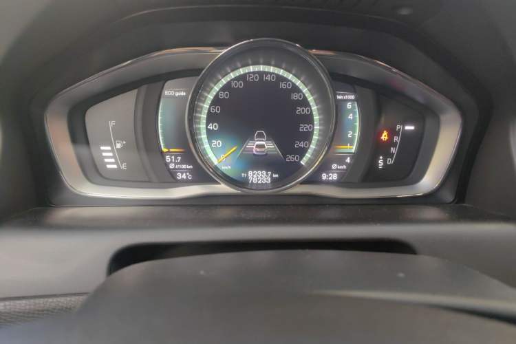 Used Volvo XC60 2016 T5 AWD Smart Drive Edition Odometer Close Up