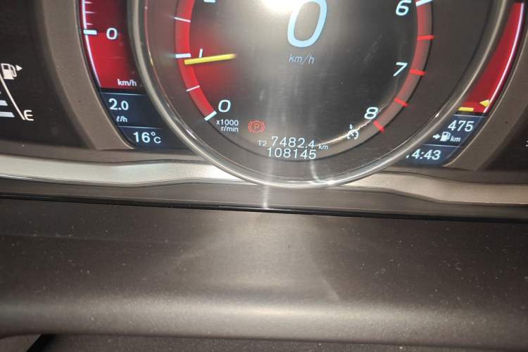Used Volvo XC60 2016 T5 Smart Version Odometer Close Up