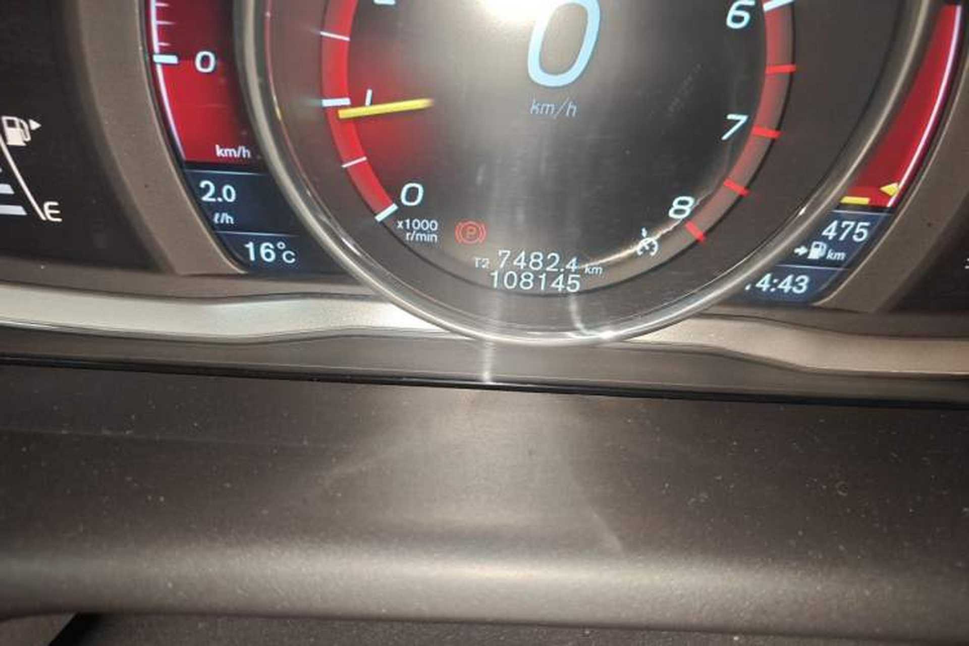 Used Volvo XC60 2016 T5 Smart Version Odometer Close Up