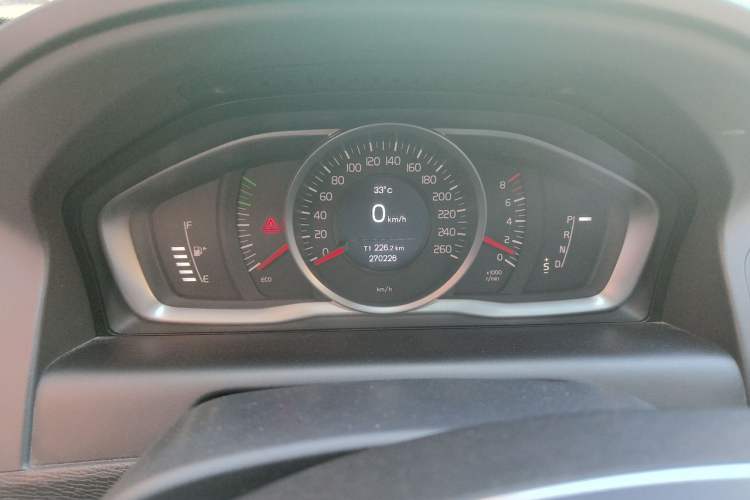 Used Volvo XC60 2016 T5 Smart Upgrade Model Odometer Close Up