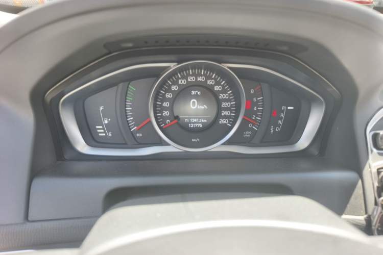 Used Volvo XC60 2016 T5 Smart Upgrade Model Odometer Close Up