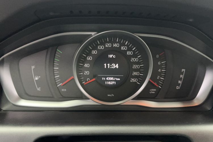 Used Volvo XC60 2016 T5 Smart Upgrade Model Odometer Close Up