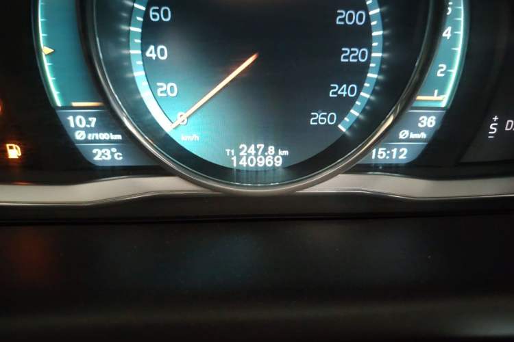 Used Volvo XC60 2016 T5 AWD Smart Drive Edition Odometer Close Up
