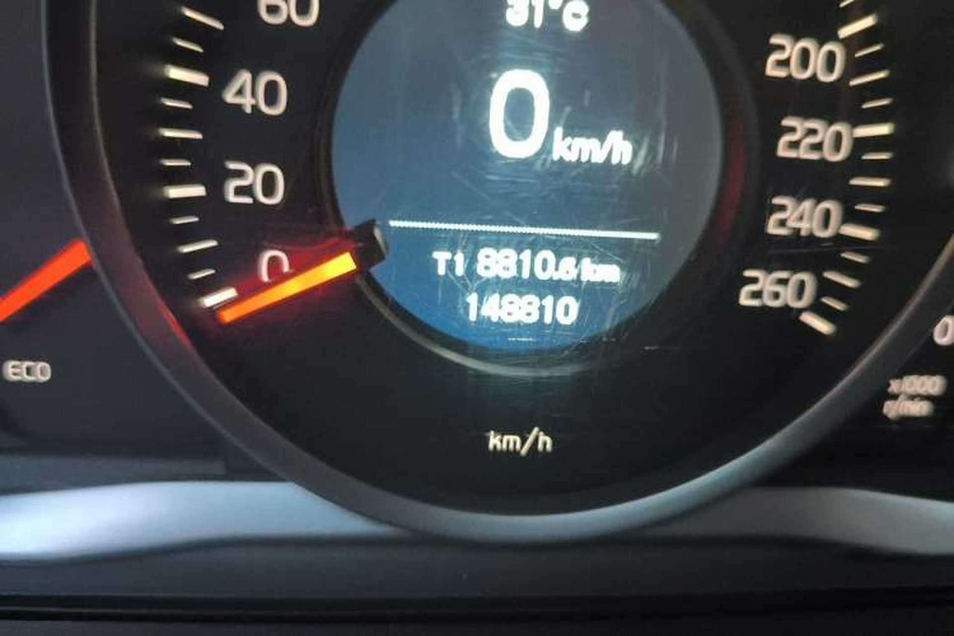 Used Volvo XC60 2016 T5 AWD Zhiyuan Edition Odometer Close Up