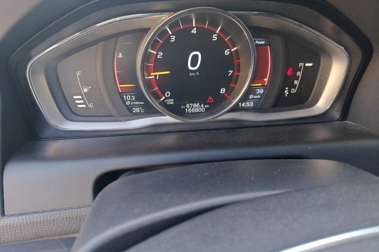 Used Volvo XC60 2016 T5 AWD Smart Drive Edition Odometer Close Up