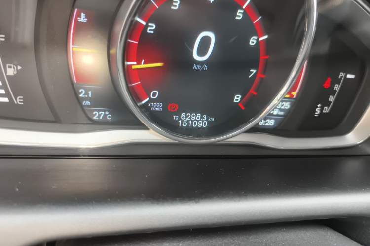 Used Volvo XC60 2016 T5 Smart Version Odometer Close Up