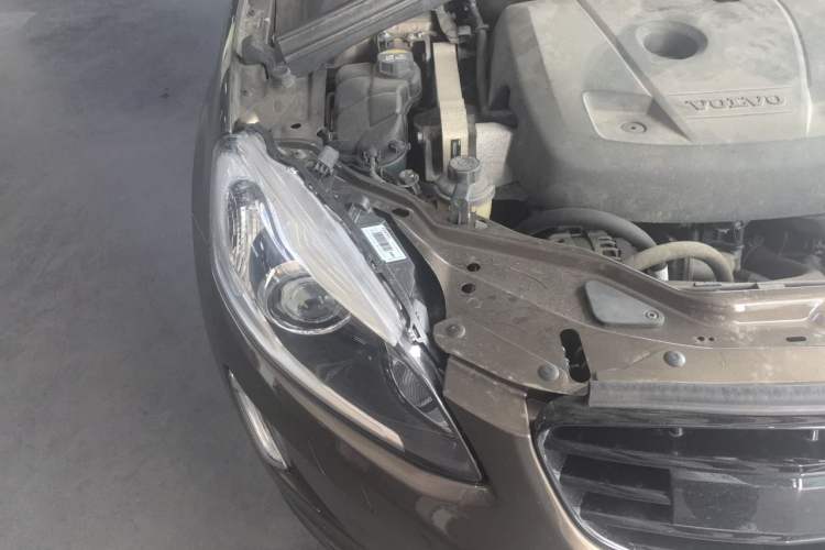 Used Volvo XC60 2016 T5 Smart Version Right Front Headlight