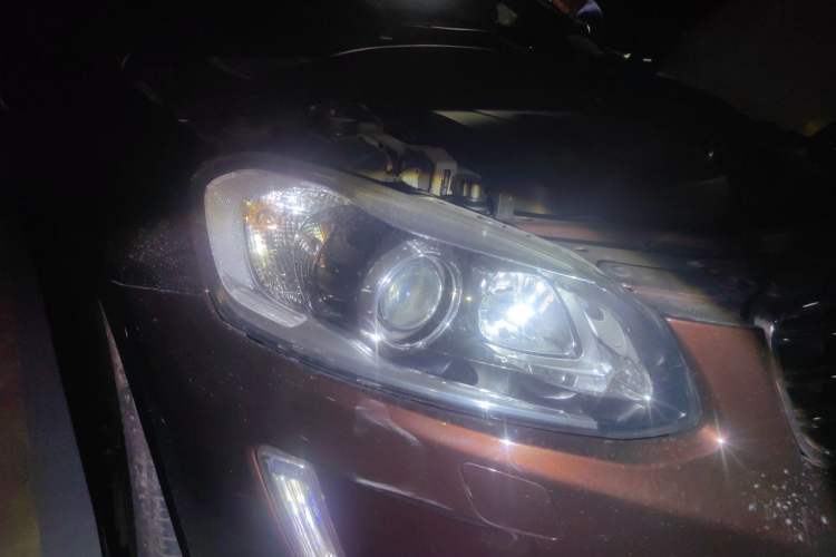 Used Volvo XC60 2016 T5 Smart Version Right Front Headlight