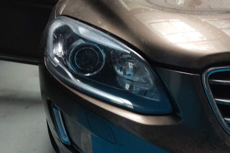 Used Volvo XC60 2016 T5 Smart Version Right Front Headlight